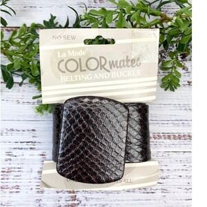 Vintage Ladies Faux Brown CrocSkin No Sew Belt and Buckle OS